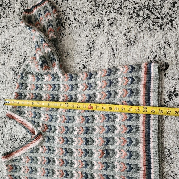 Cottage Core Chunky Woven Sweater Womens Size M Gray Mauve Kerrick Vneck - Picture 9 of 10